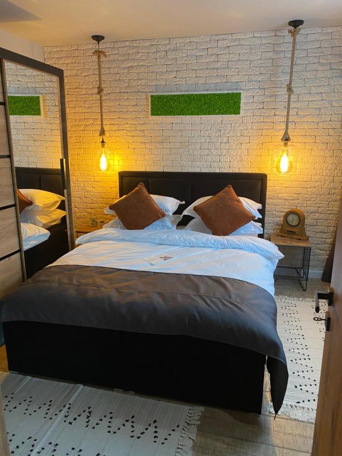 Sarah Home Hunedoara Luaran gambar