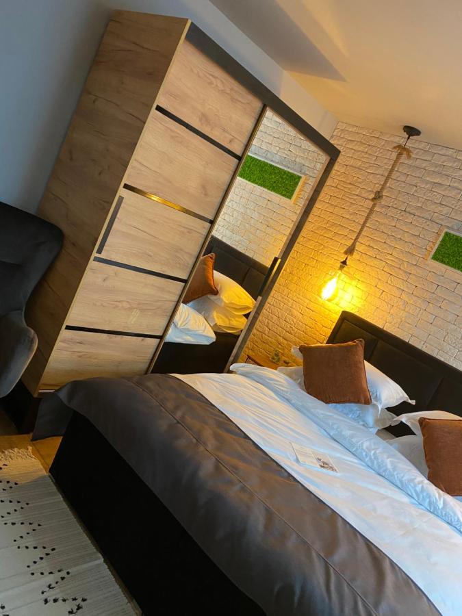 Sarah Home Hunedoara Luaran gambar